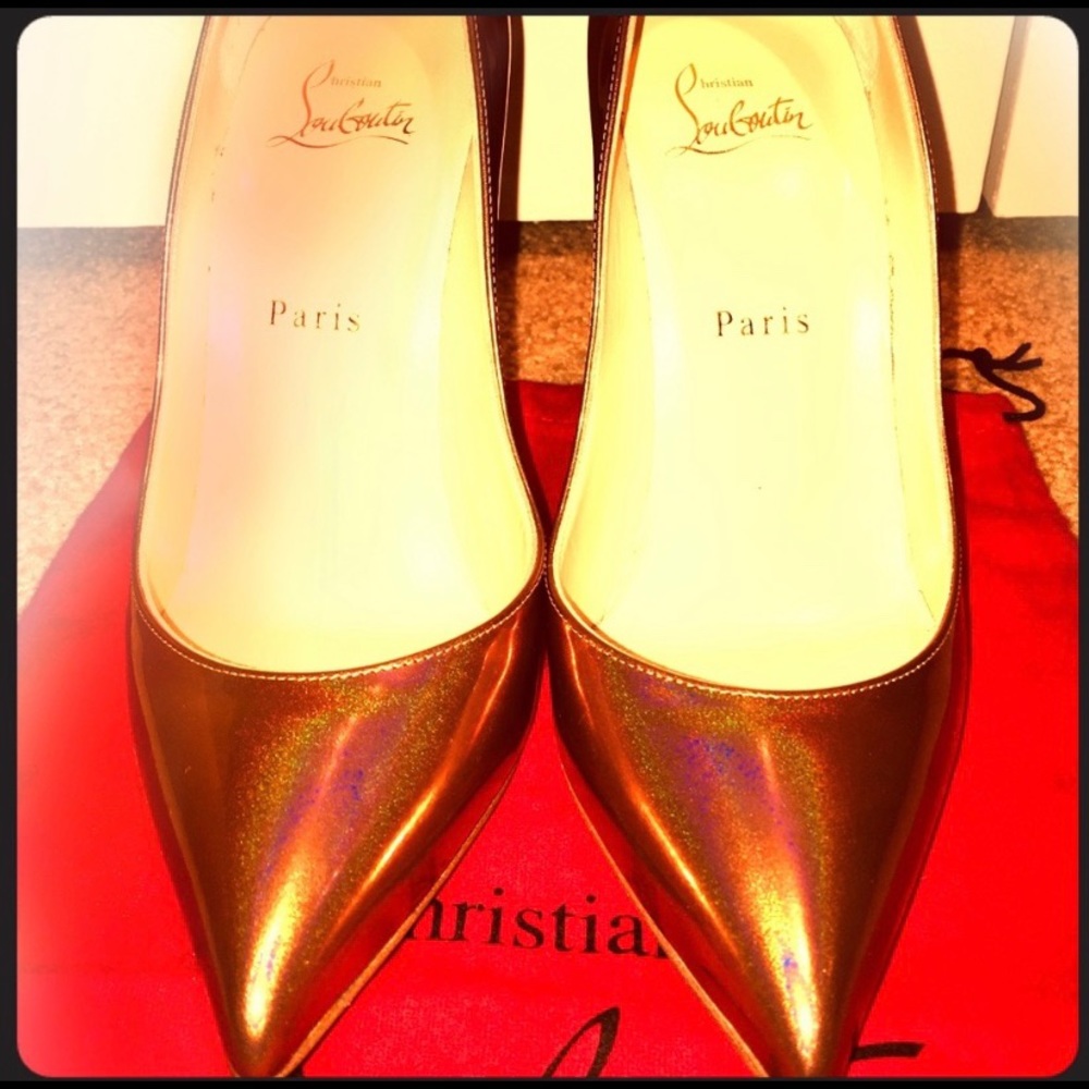 🔥🔥NWOT Metallic Bronze Pigalle Follie Pump🔥🔥